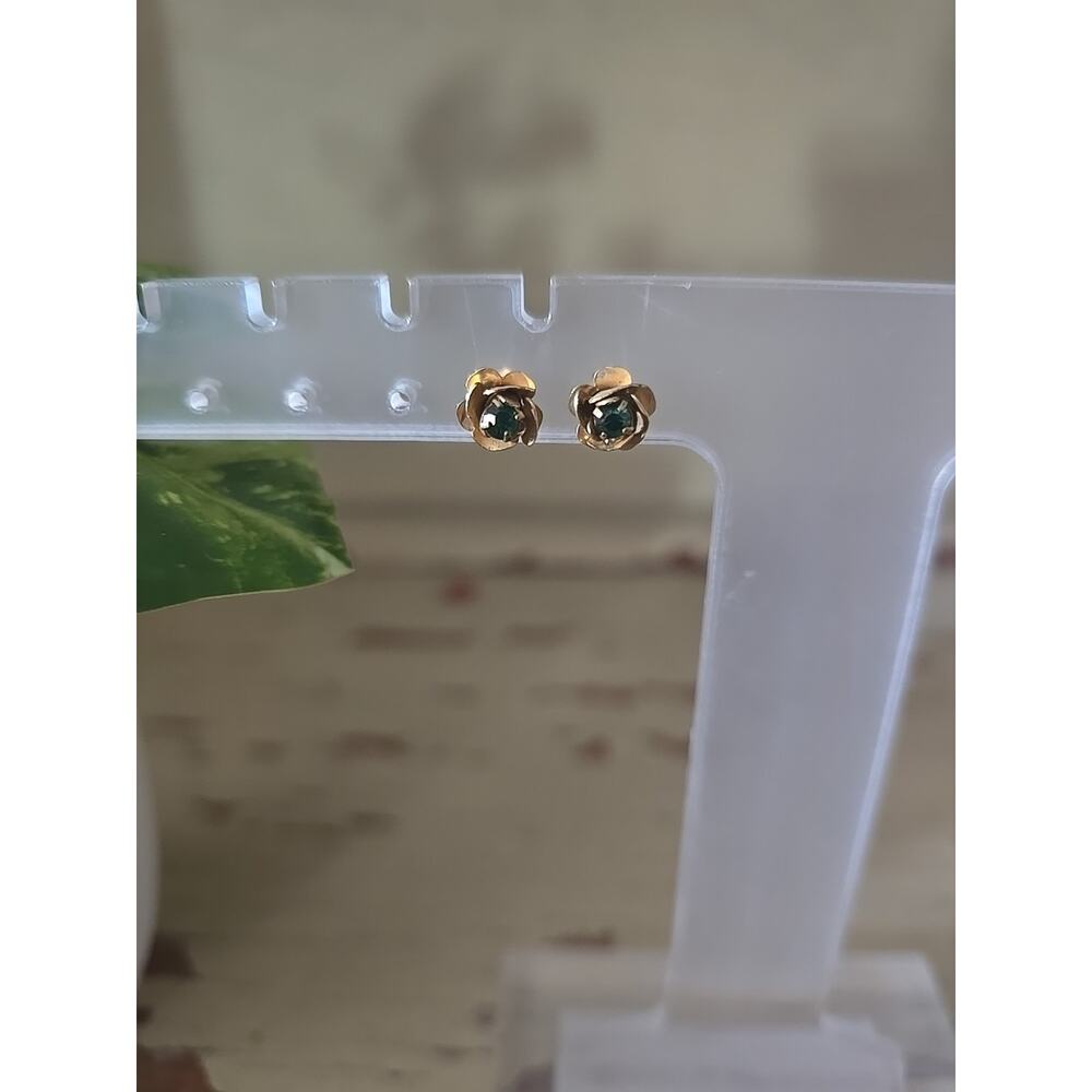 Vtg Gold Tone Dainty Floral Gemstone Minimalist Fashion Jewelry Stud Earrings